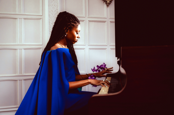 Isata Kanneh-Mason sitting at a piano